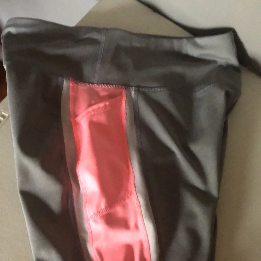 SOLD Avia yoga pants size M (8-10) - Picture 5 of 10